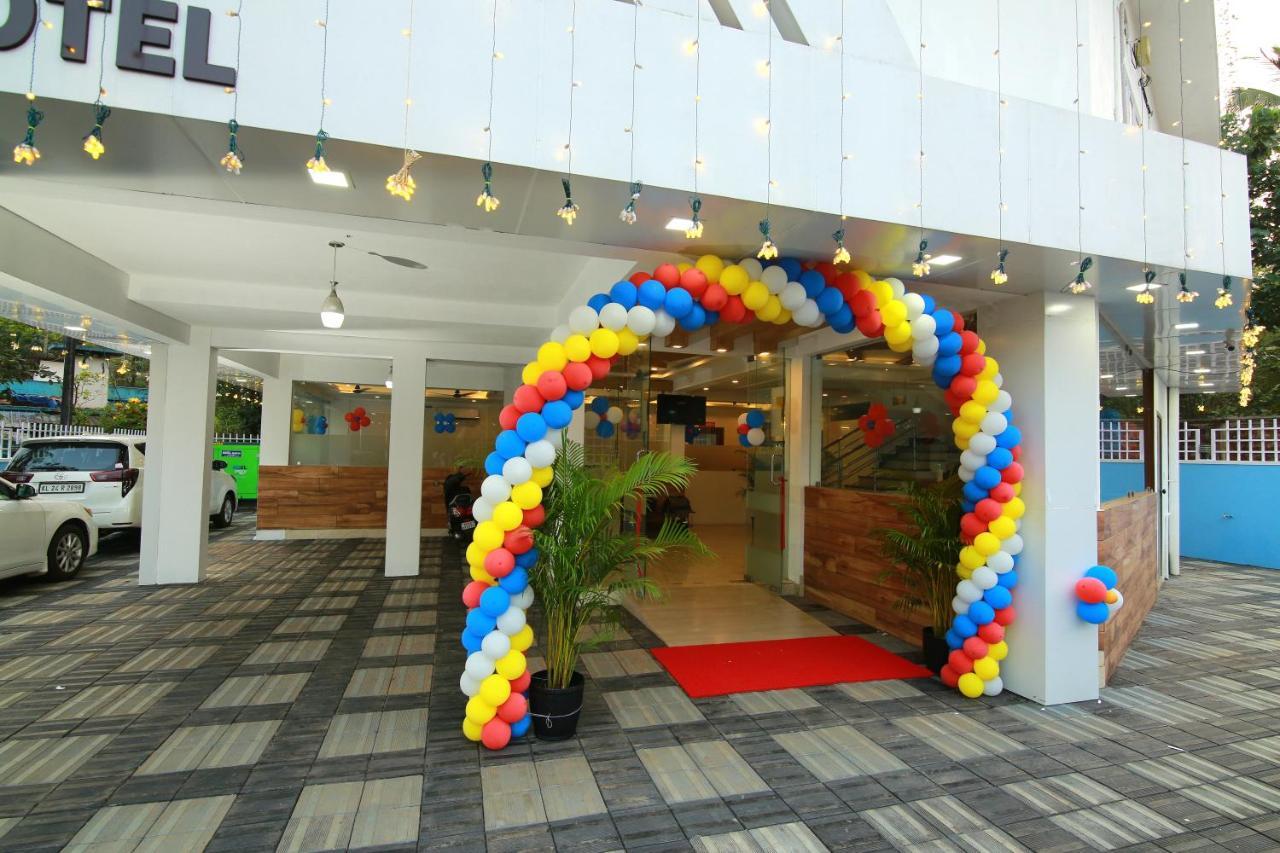 Gateway Airport Hotel 坎努尔 外观 照片