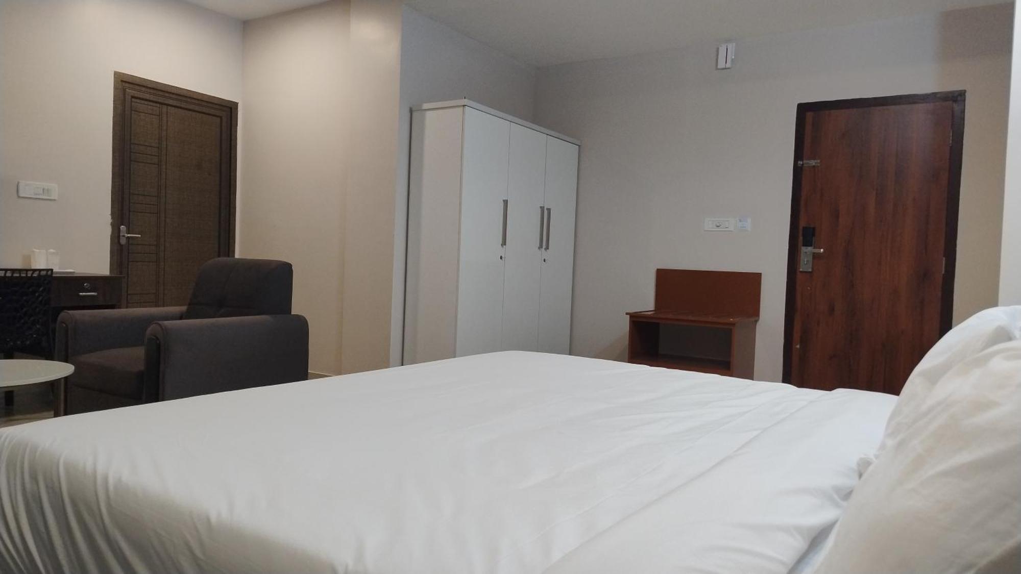 Gateway Airport Hotel 坎努尔 外观 照片