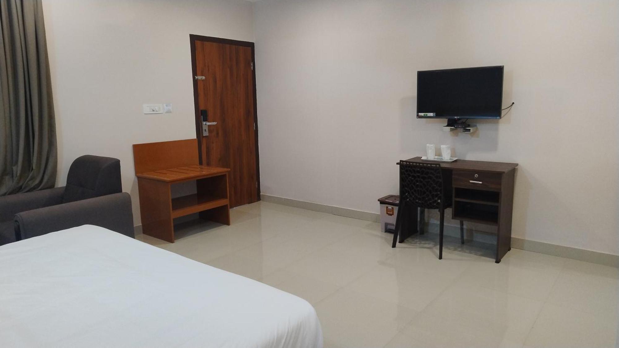 Gateway Airport Hotel 坎努尔 外观 照片