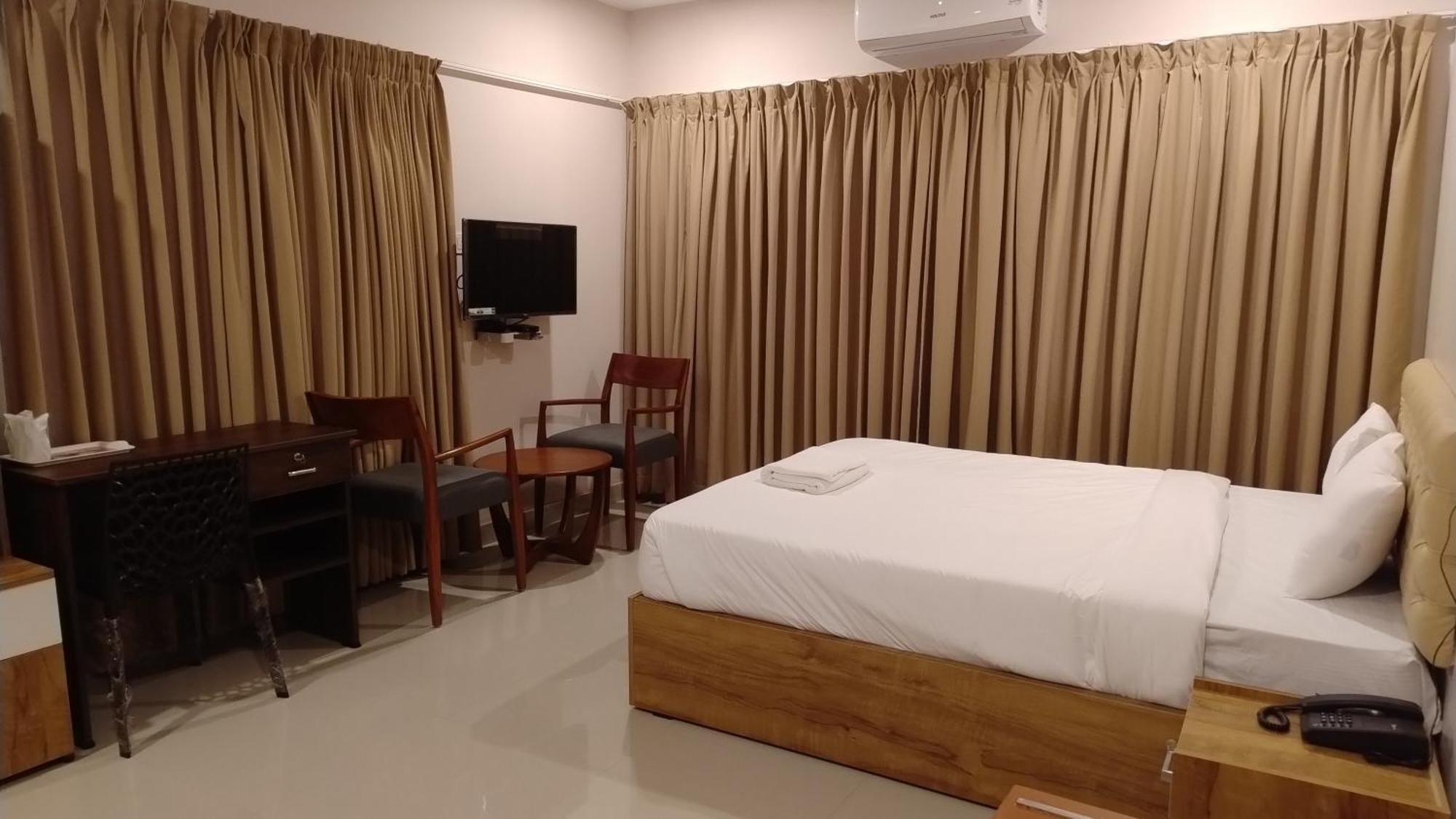 Gateway Airport Hotel 坎努尔 外观 照片