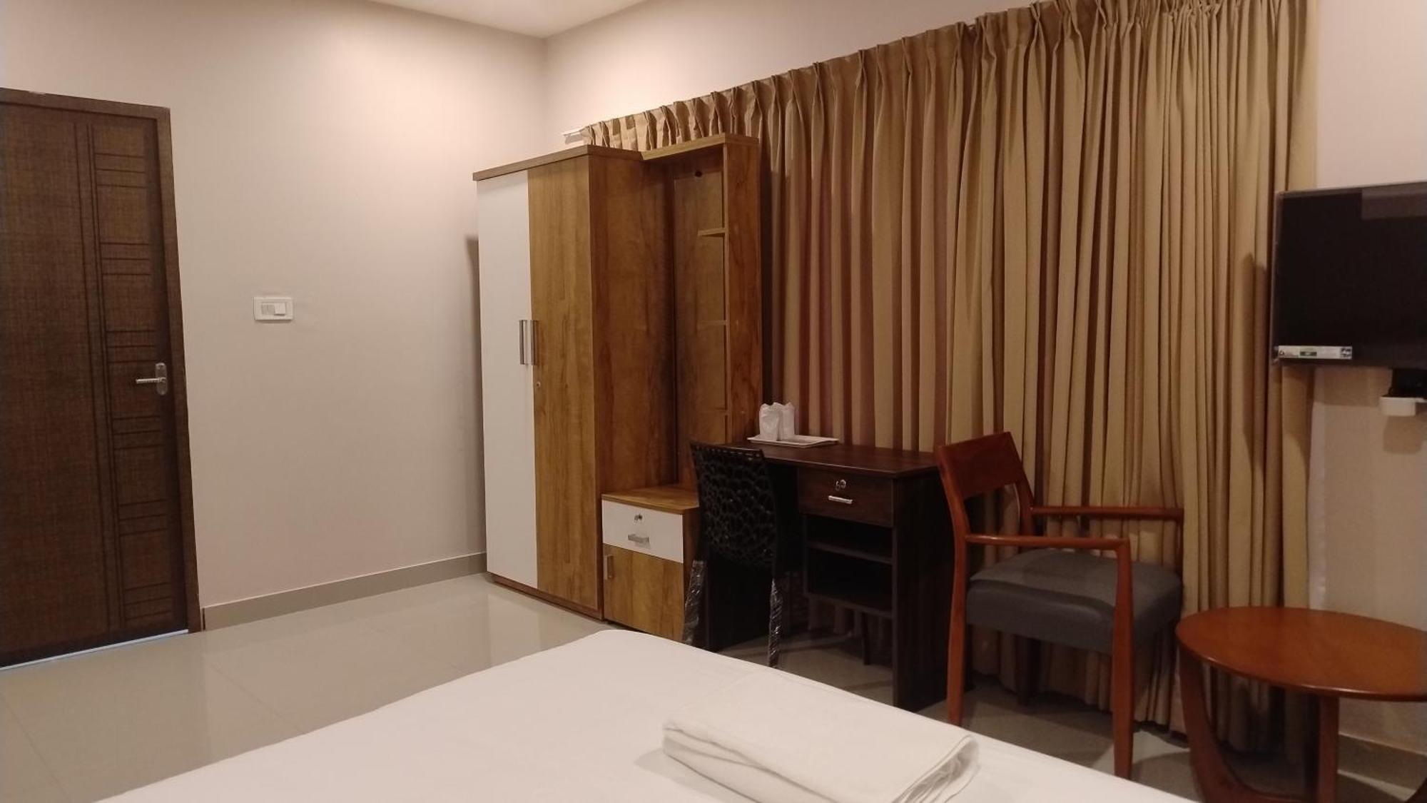 Gateway Airport Hotel 坎努尔 外观 照片