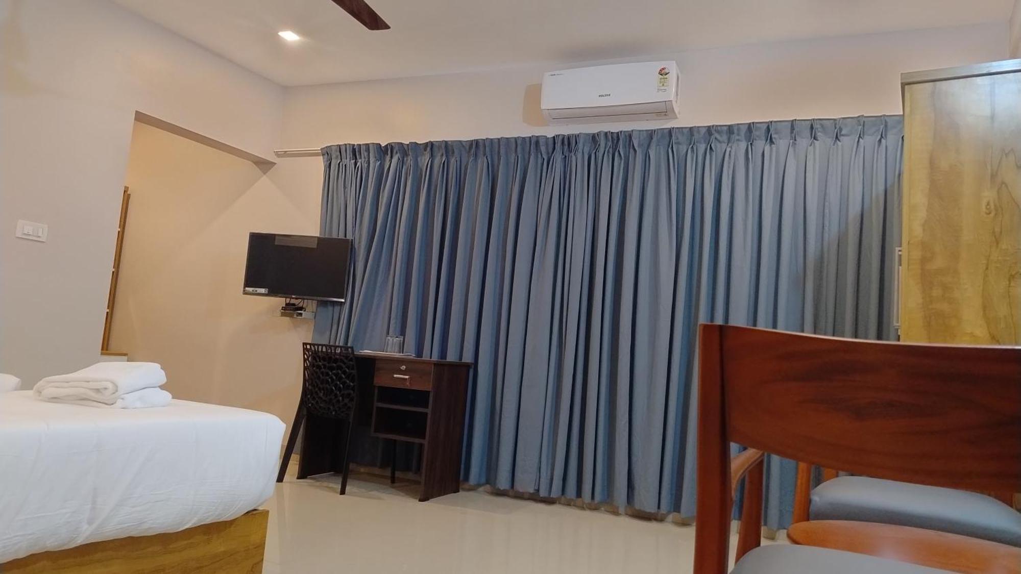 Gateway Airport Hotel 坎努尔 外观 照片