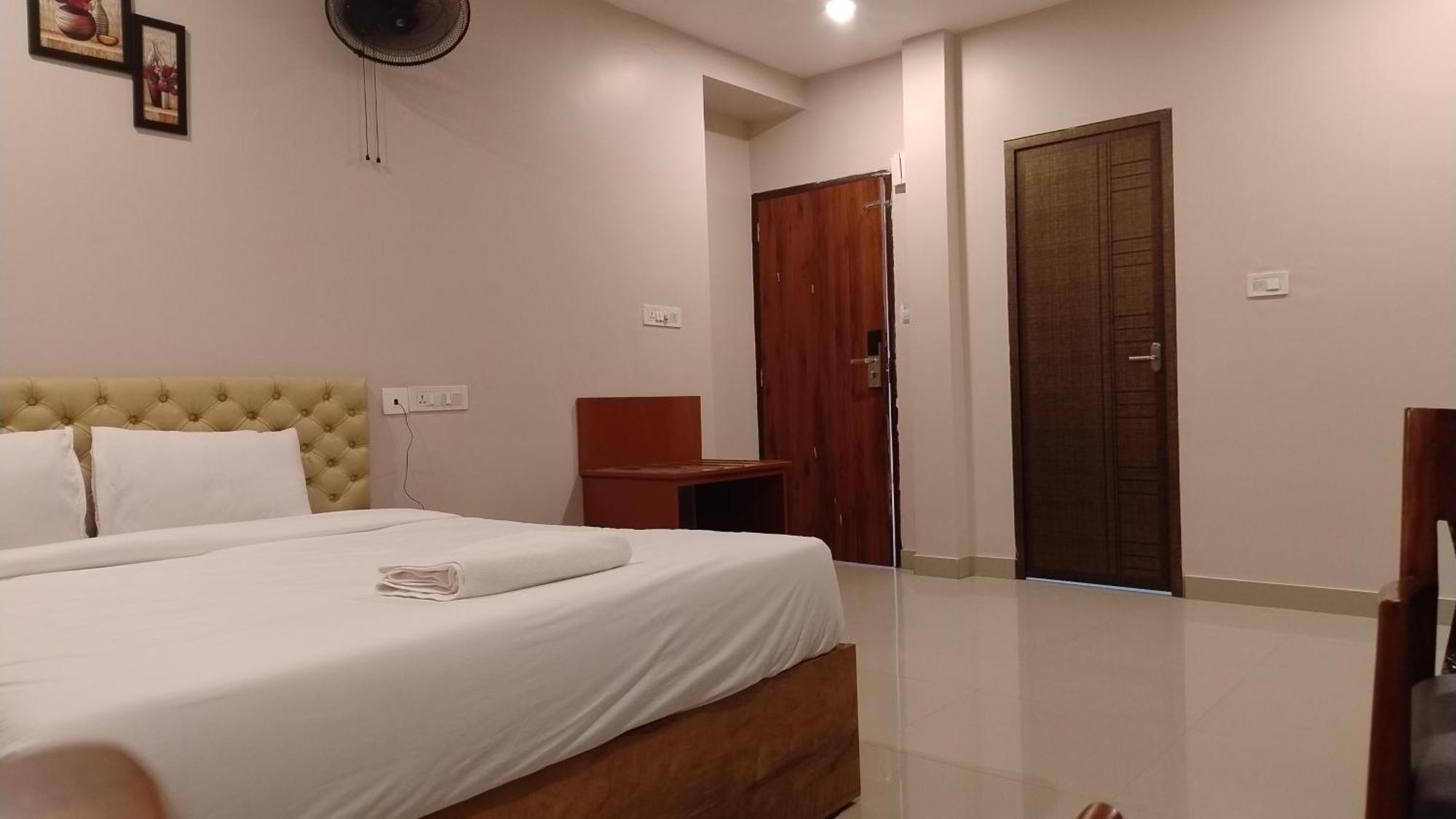 Gateway Airport Hotel 坎努尔 外观 照片